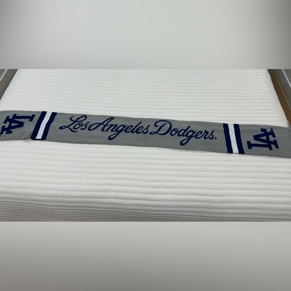 Reversible LA Dodgers and LA Kings scarf - Picture 2 of 3